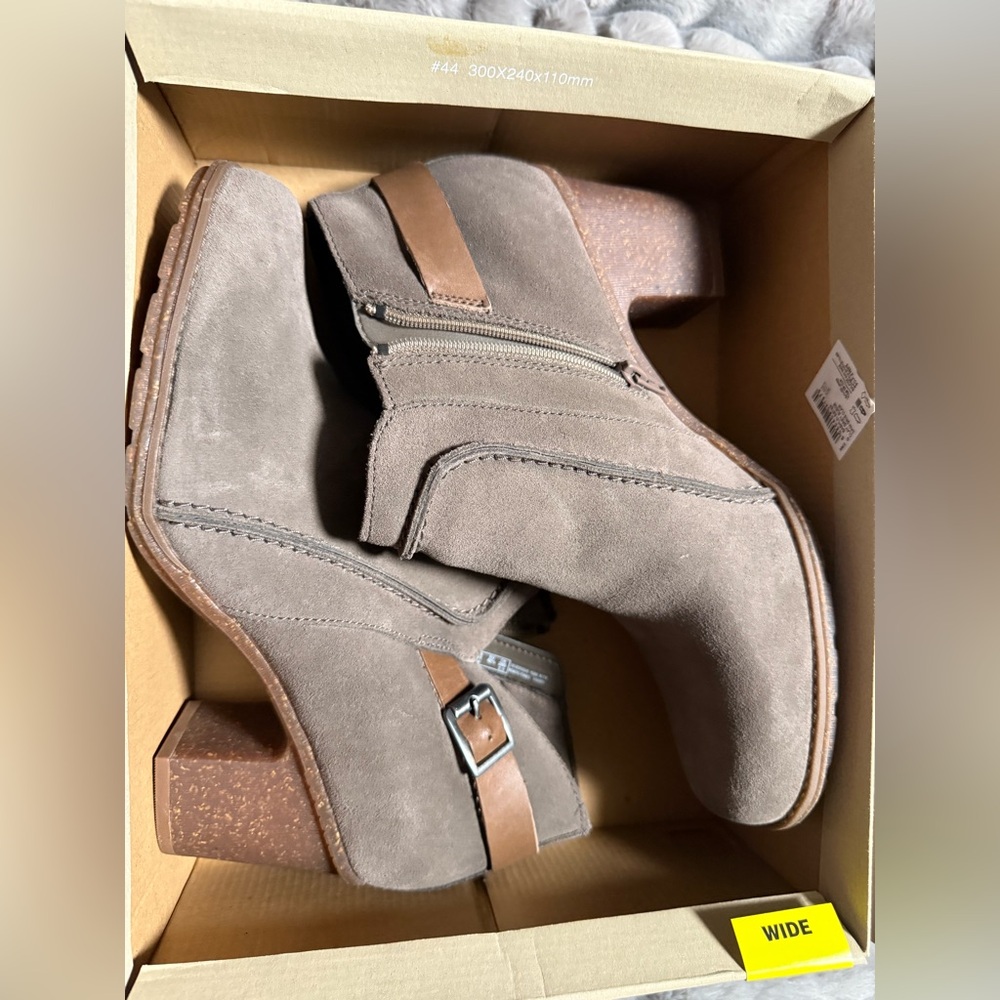 Clark’s Women booties